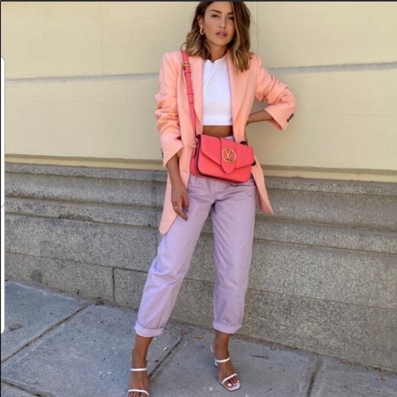 Estos pantalones vaqueros de talle alto de Zara son los que mejor quedan a  las chicas bajitas